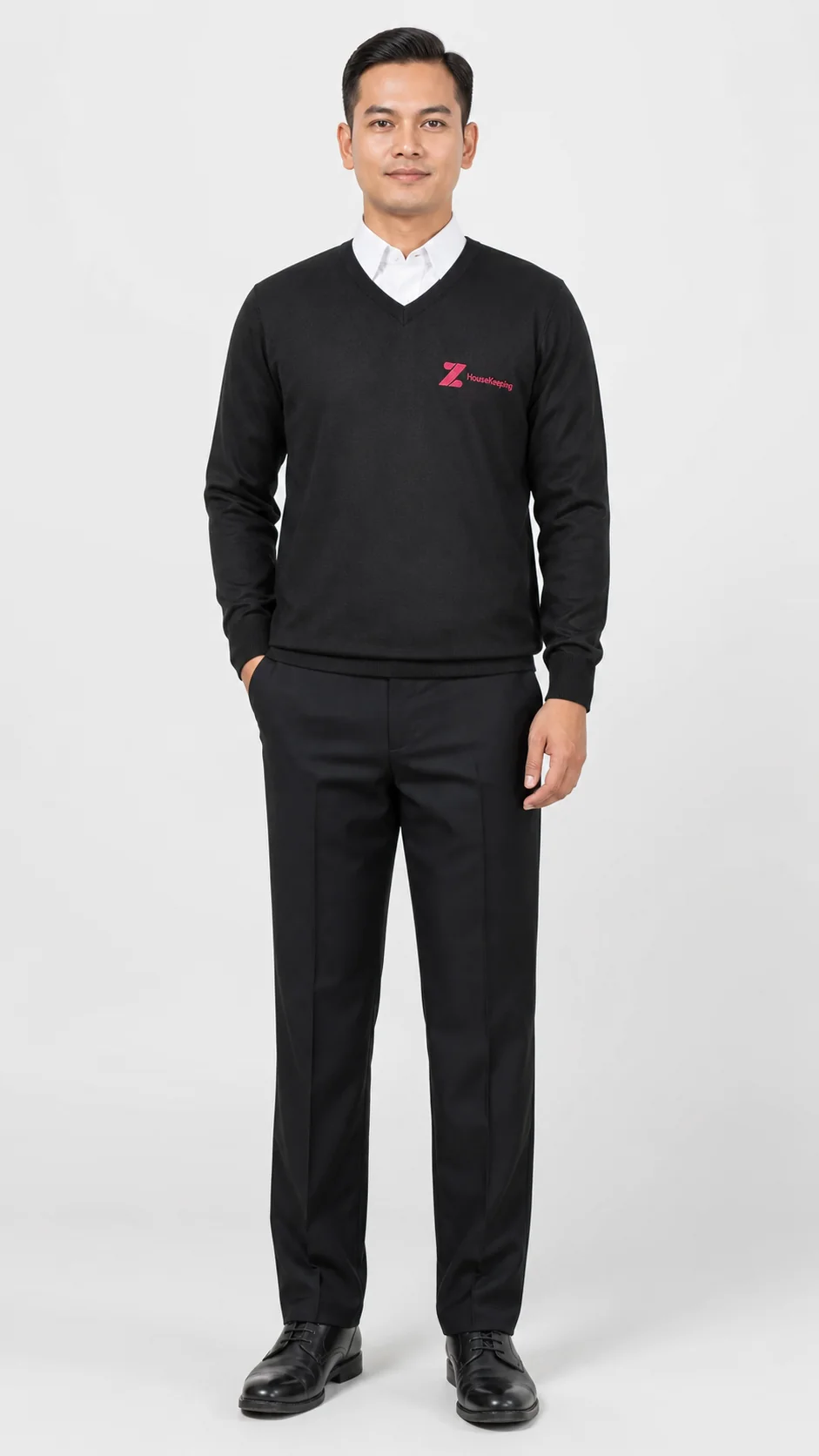 Completo con maglia HouseKeeping indossato da una persona