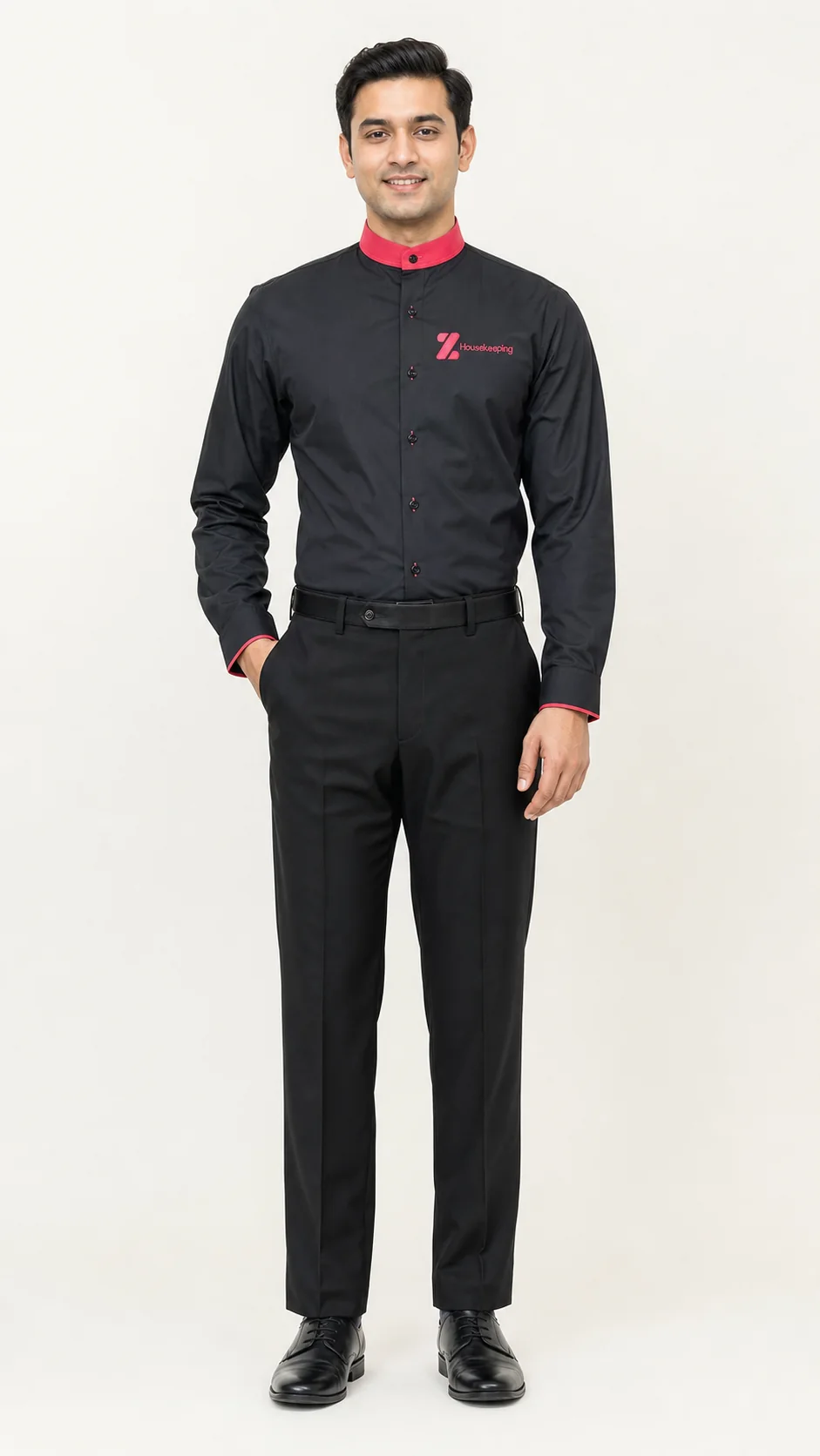 Completo con camicia HouseKeeping indossato da una persona